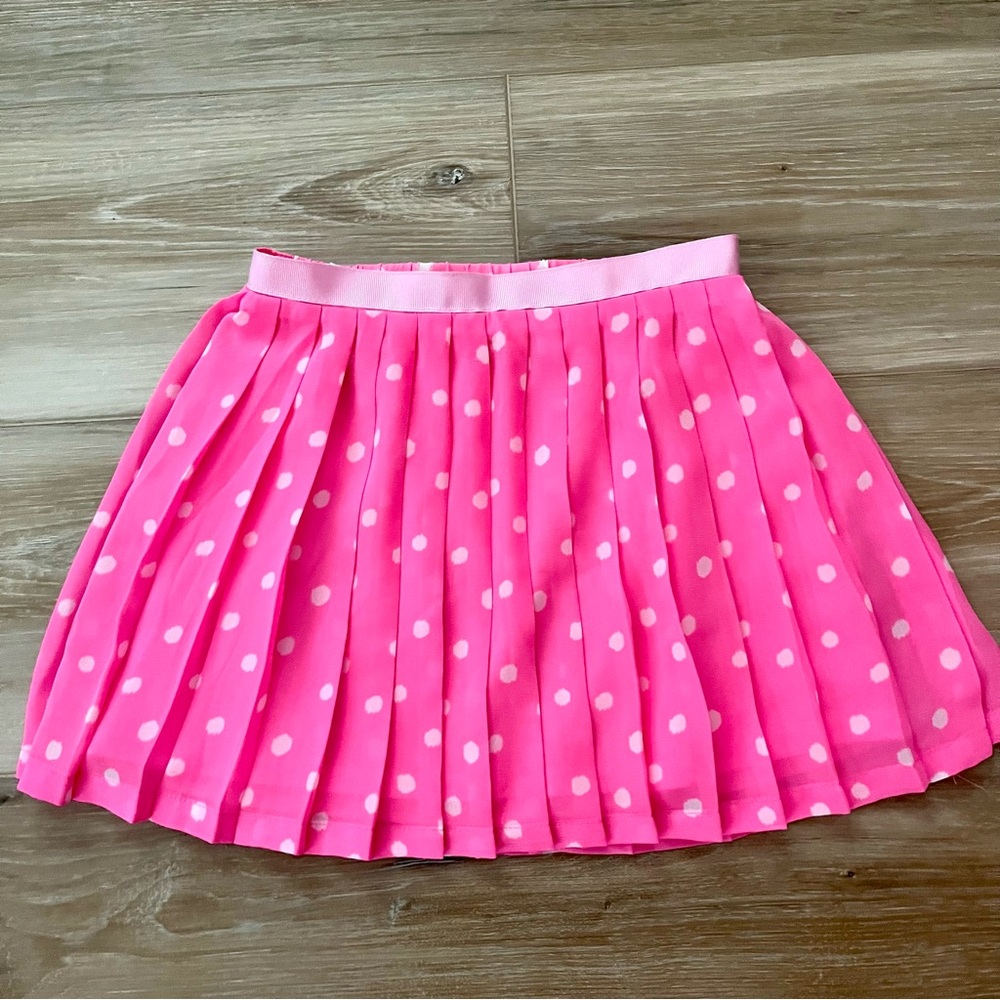 Pink polka-dot skirt with pleated design